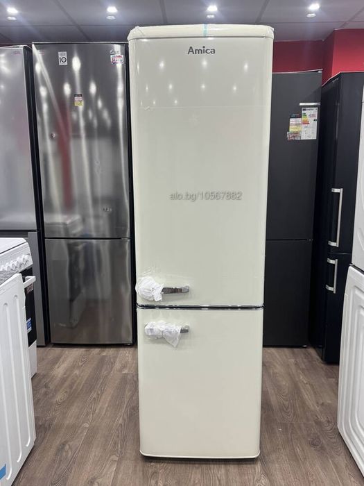 Ретро хладилник Amica