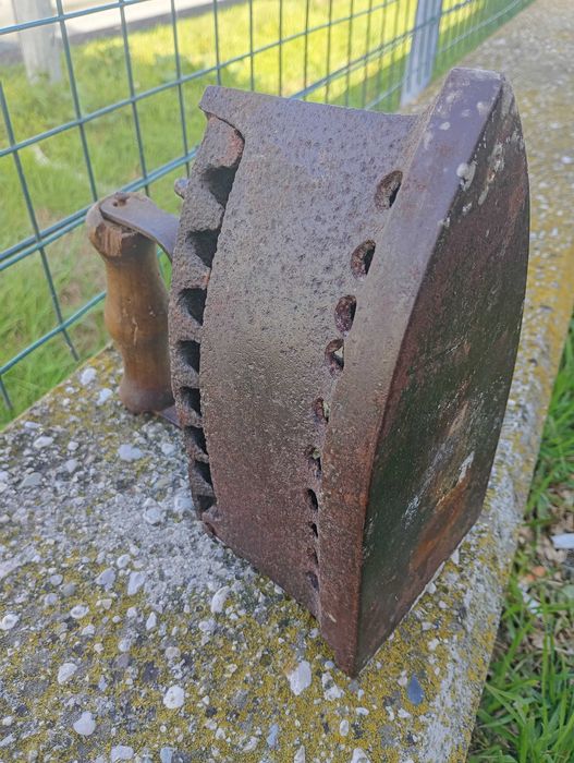 Ютия на жар . Много стара