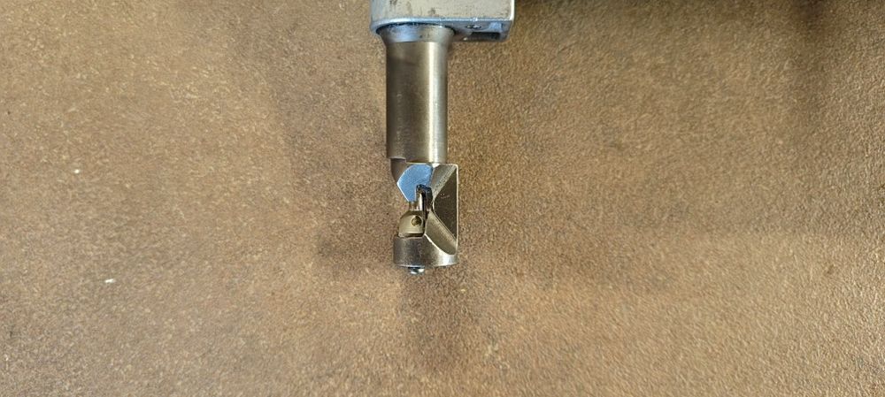 Нагер за рязане на ламарина Hitachi CN 16 SA