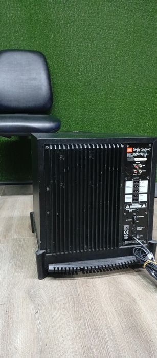 Активен субуфер JBL SUB-300