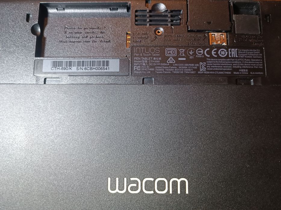 Tableta Wacom Intuos CTH650 cu pen si multi-touch
