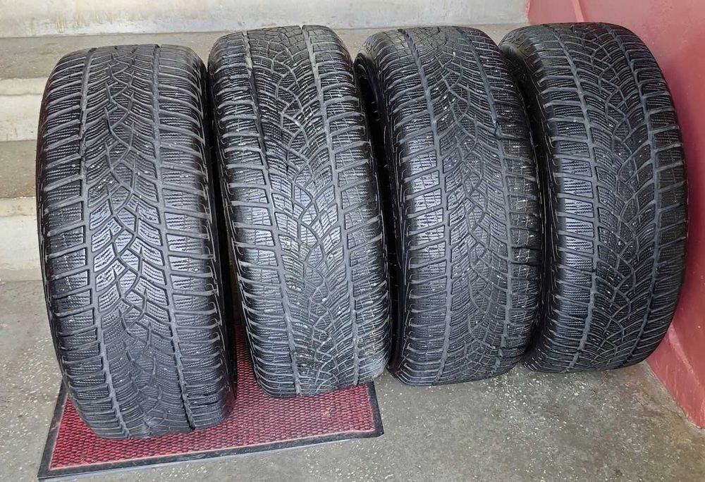 Anvelope de iarna 215 50 R17 Goodyear Ultragrip Performance