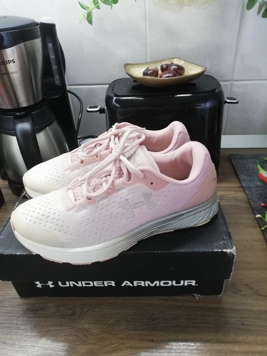 Adidași Under Armour Charged mas 38,5