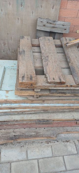 Taxta sotaman va tovuqlarning uyini