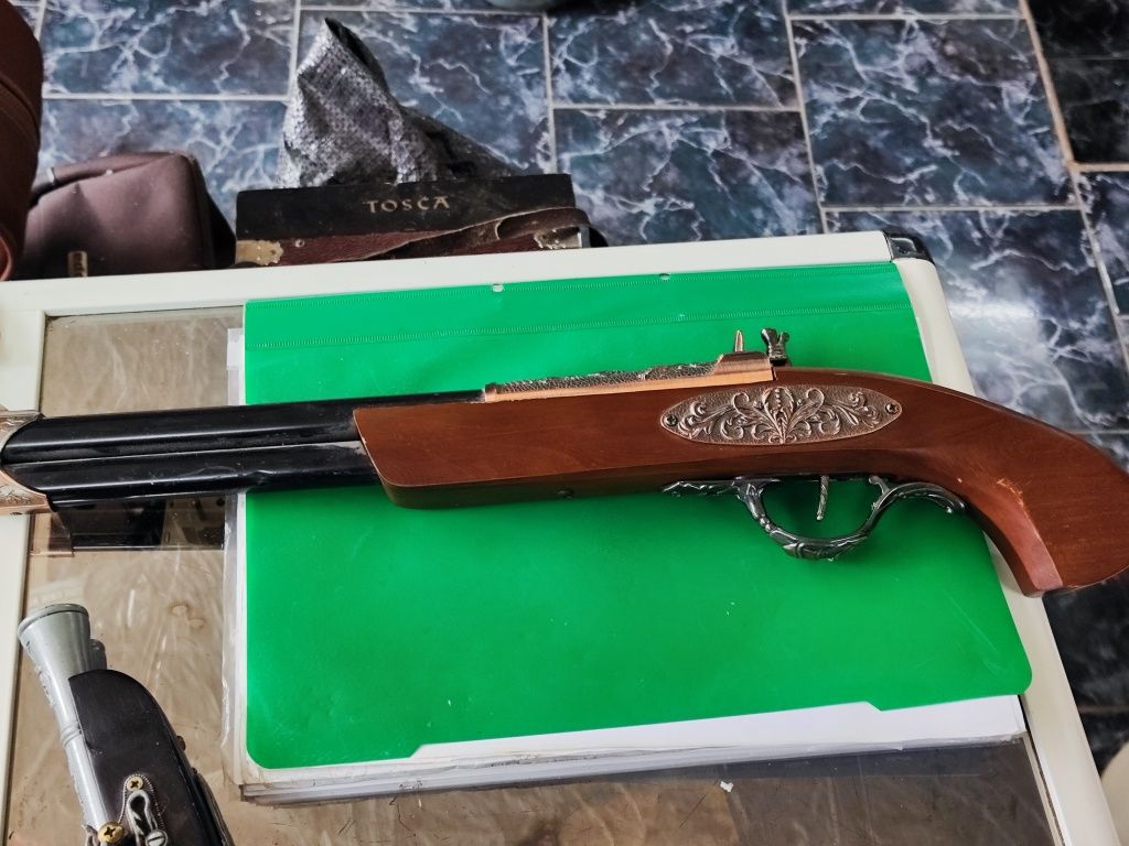 Декоративна запалка пистолет два броя