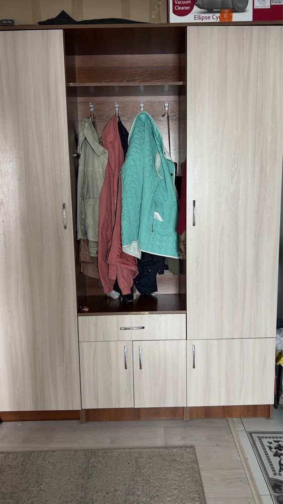 Продам шкаф для прихожей