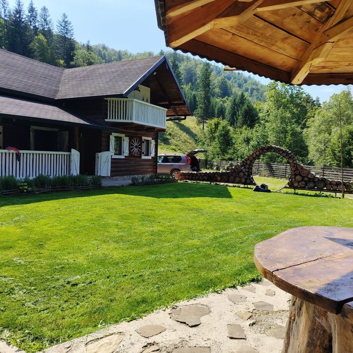 Vând cabană păstrăvărie  în zona Gura Humorului.