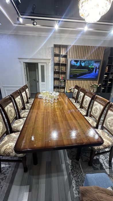 1 та стол , 12 та стул сотилади. Холати зор . Келишамиза яна