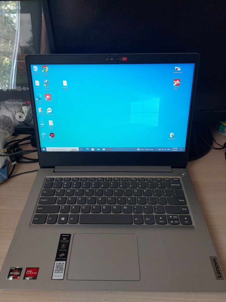 Laptop Lenovo ideaPad 3 15ADA05 cu procesor AMD Ryzen™ 5 3500U, 14"