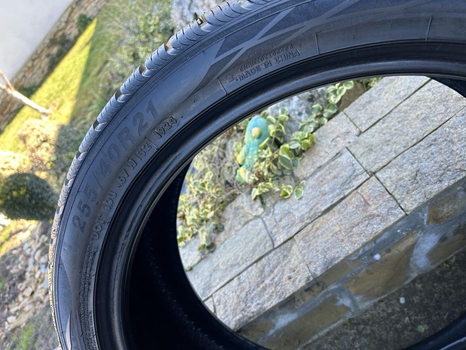 Чисто нови 255/40/R21