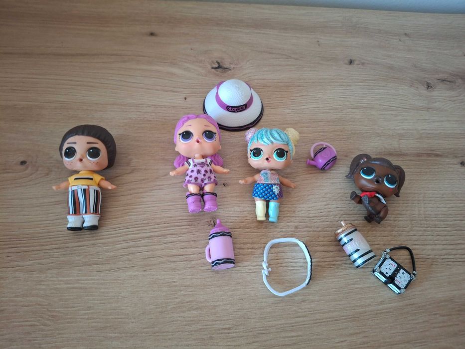 Vand lot cu 4 jucarii LOL