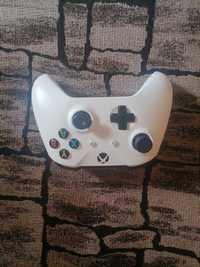 Vand controler Xbox one.