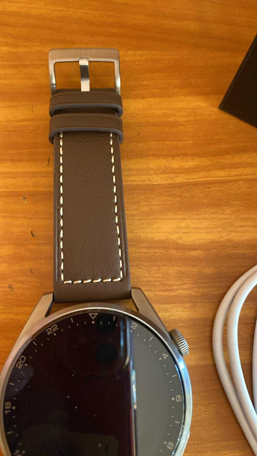 Продавам Смарт часовник Huawei 3 Pro само за 199 лв!