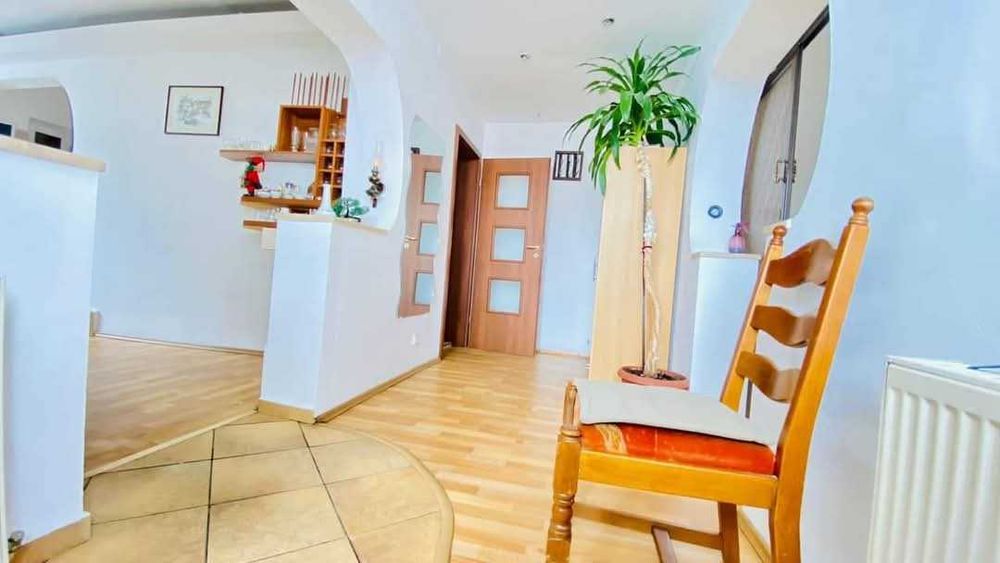 De inchiriat casa 2camere zona buna.