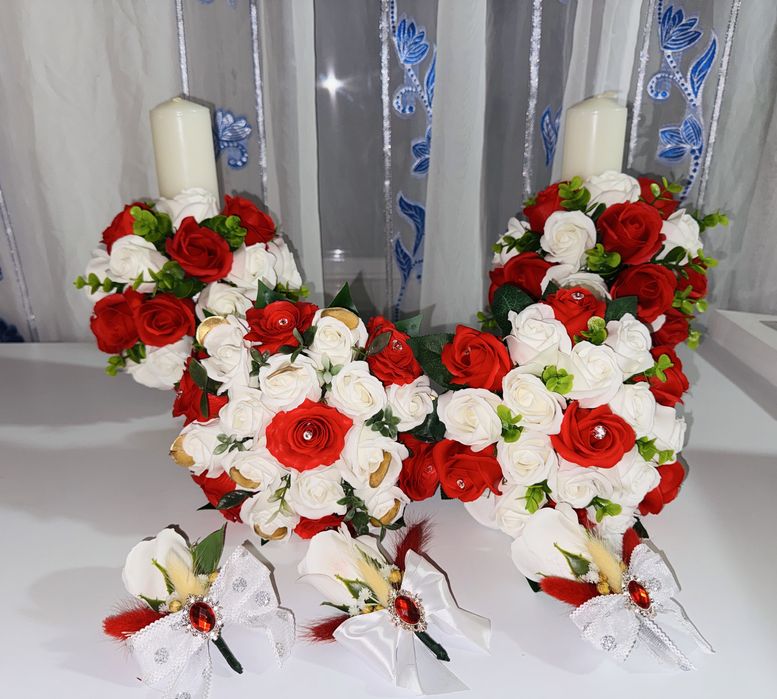 Set lumanari de nunta .Buchet de mireasa +nase+cocarda naș si mire .