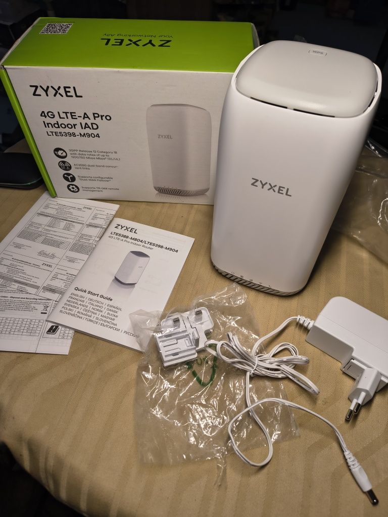 Zyxel 4G LTE-A вътрешен WiFi рутер | Двубандов WiFi рутер за споделяне