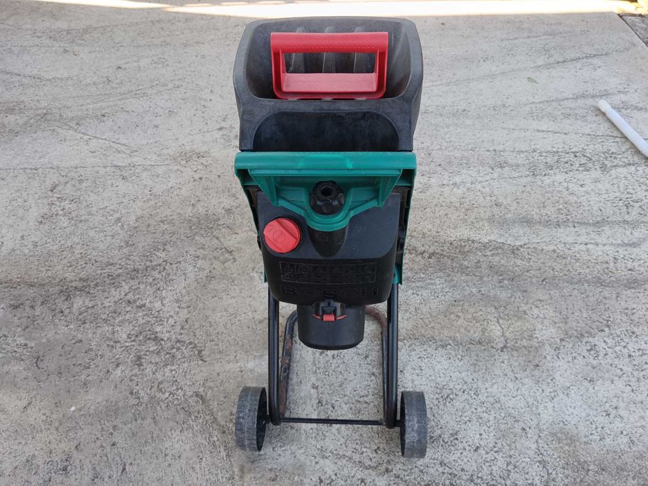 Tocator crengi Bosch