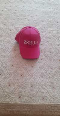Женская кепка в розовом цвете