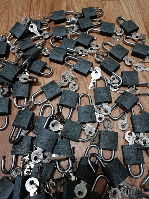 Замок навесной маленький с ключом