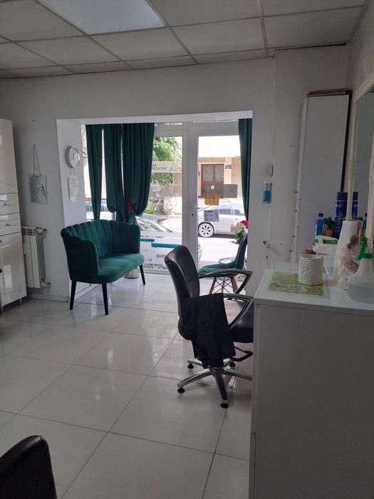 Inchiriez scaun coafură-frizerie, manichiură-pedichiură