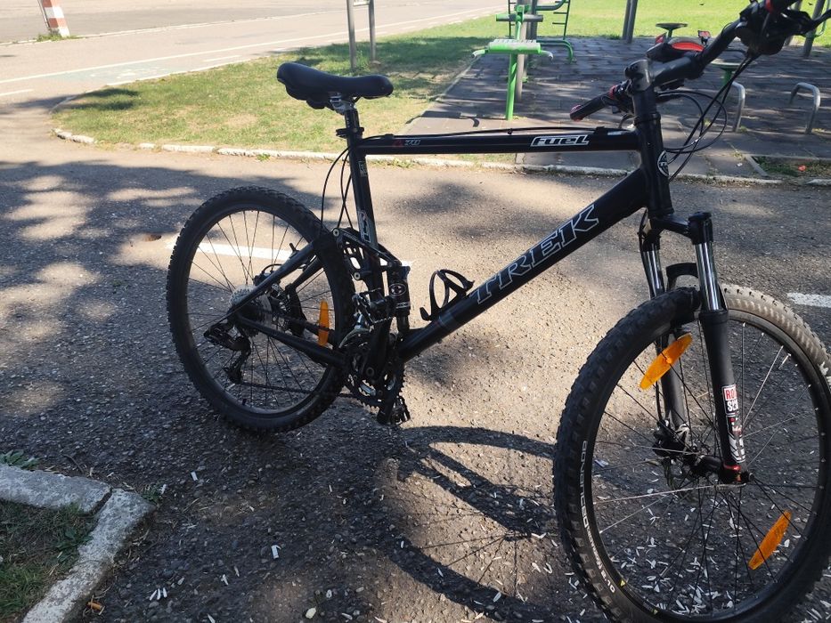 Vând bicicleta trek