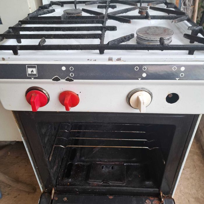 aragaz 3 ochiuri si aragaz de cort