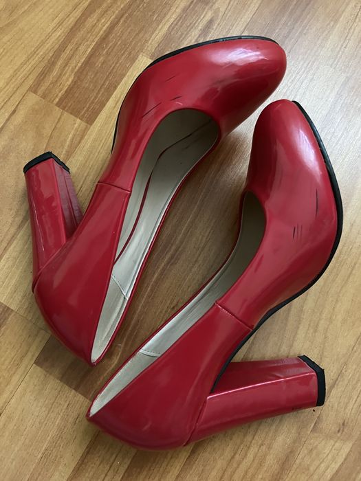 Pantofi roșii lucioși, 37