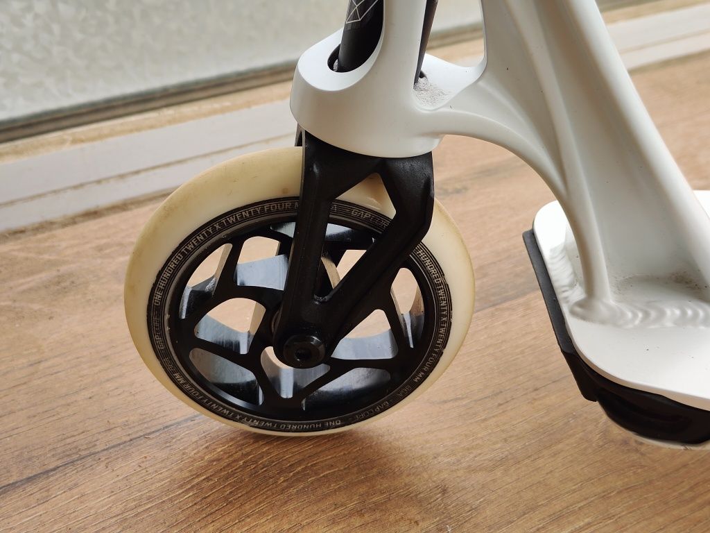 Продавам тротинетка ,отлична Envy Prodigy S9 Street Edition Pro Scoote
