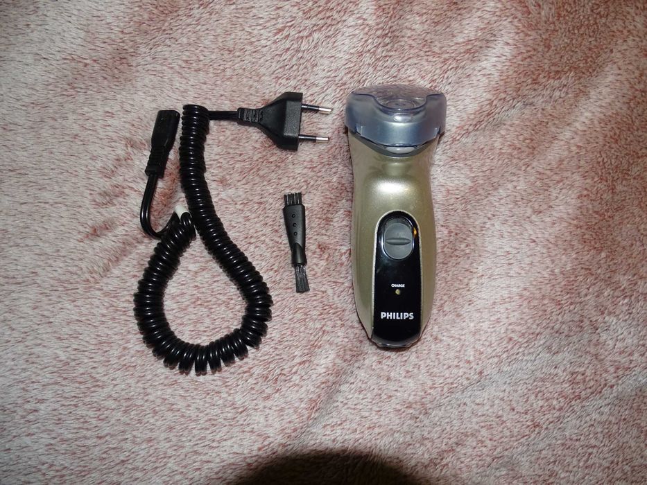 2 броя мъжки дънки + подарък ел. самобръсначка  PHILIPS и тример !