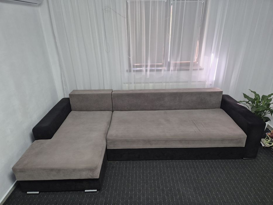 Coltar forma L /stare foarte buna