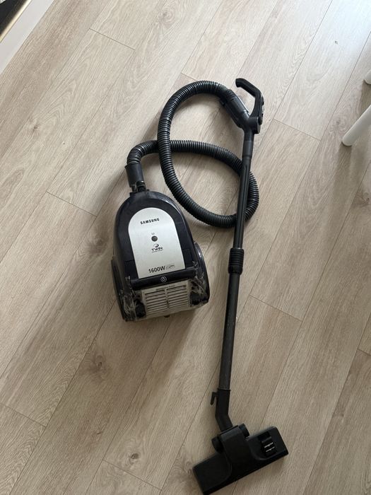 Пылесос Samsung темно-синий