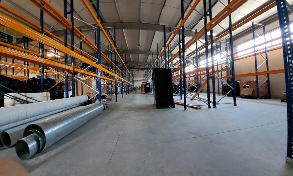 PCLife Center - дава под наем - модерни офиси, магазини и палетоместа!