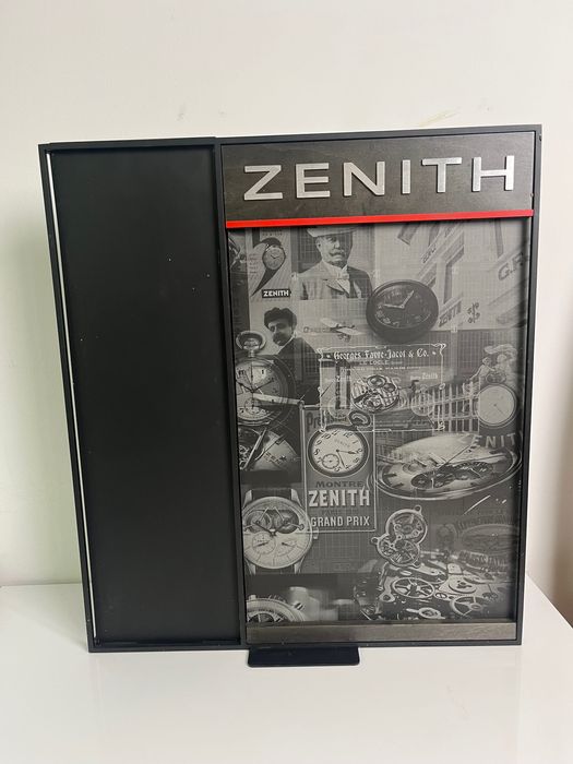 Метален дисплей на марката за часовници Зенит Zenith