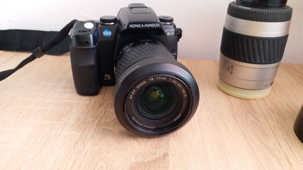 DSLR MINOLTA Dynax 5D-kit extins +geanta Samsonite!