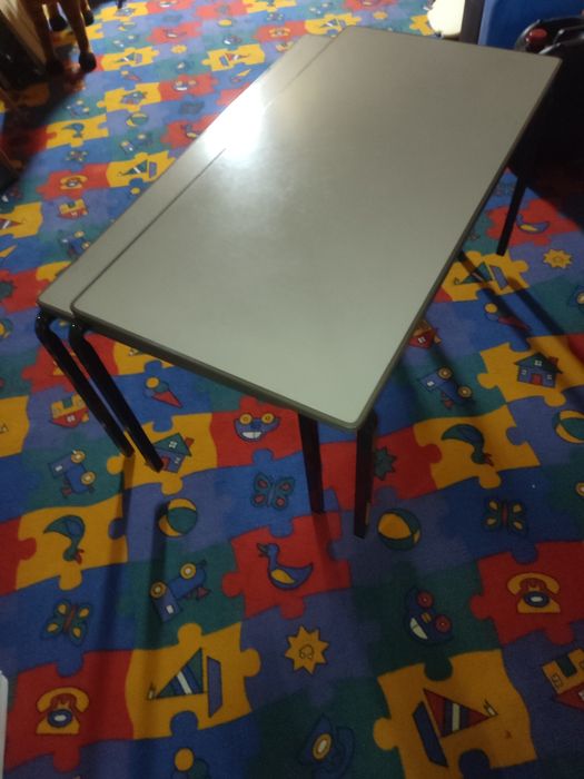 Mese cu picioare din fier