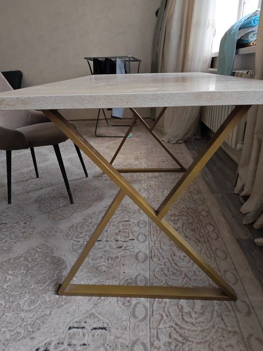 Стол  для кухни, как письменный стол можно использовать