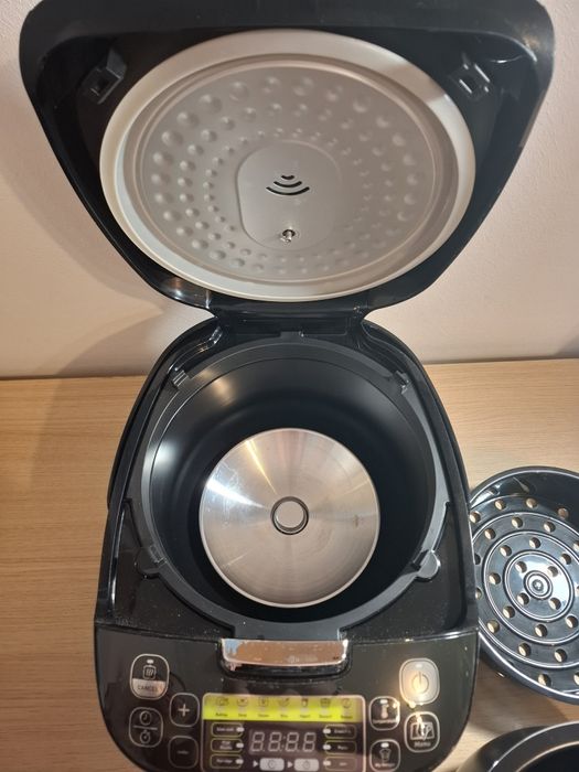 Vând Multicooker Tefal