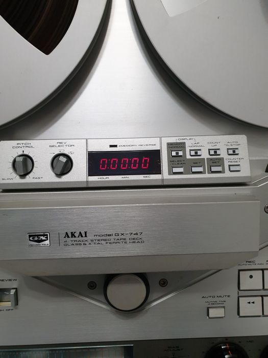 AKAI GX-747 silver