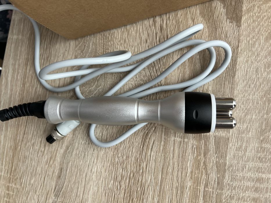 Dermis апарат за радиочестотен лифтинг