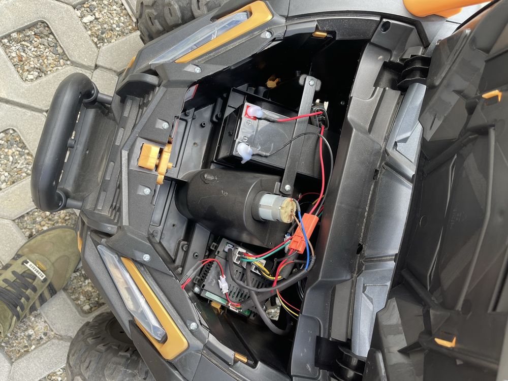 Masina electrica pentru copii 2 locuri