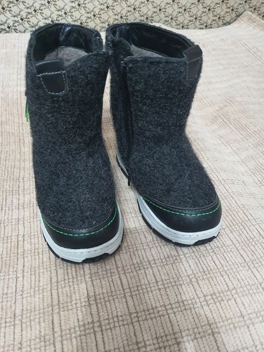 Продам зимние валенки