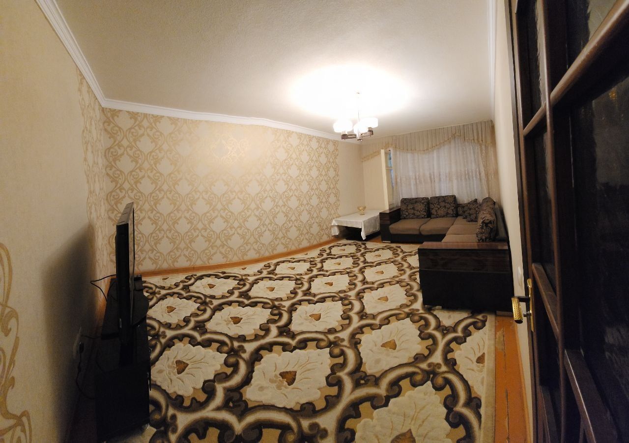 Продам чиланзар 5.  Трёх комнатная.  Балкон 2*6
