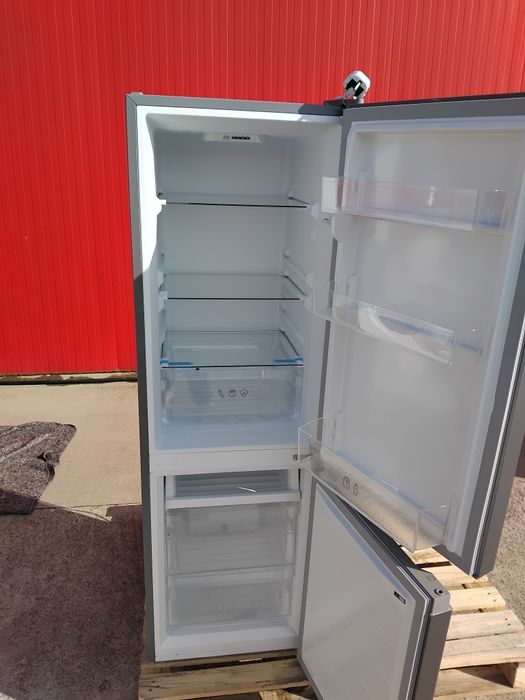 Хладилник с фризер Logik