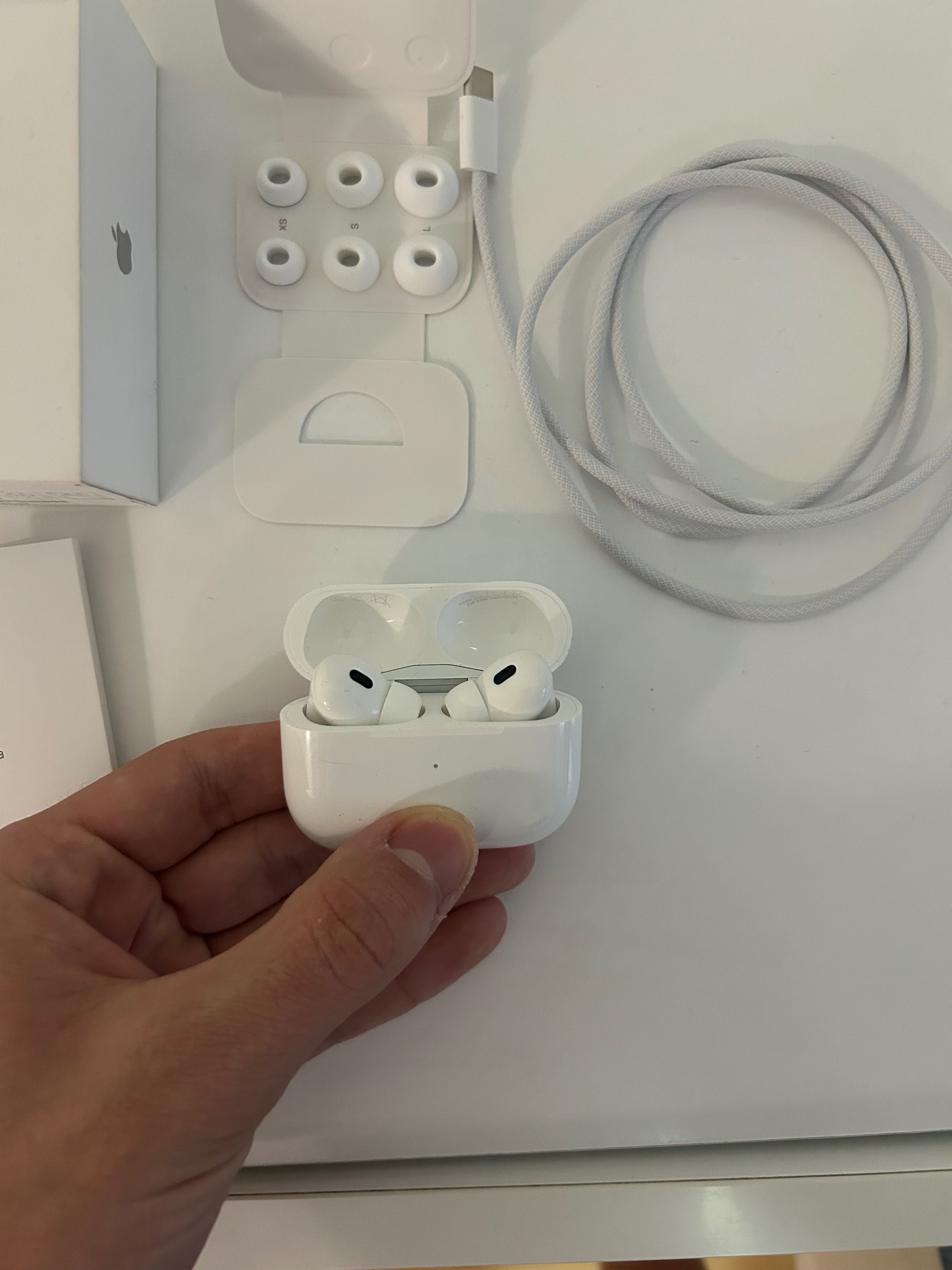 AirPods Pro 4 USB-C- Чисто нови,  Оригинални
