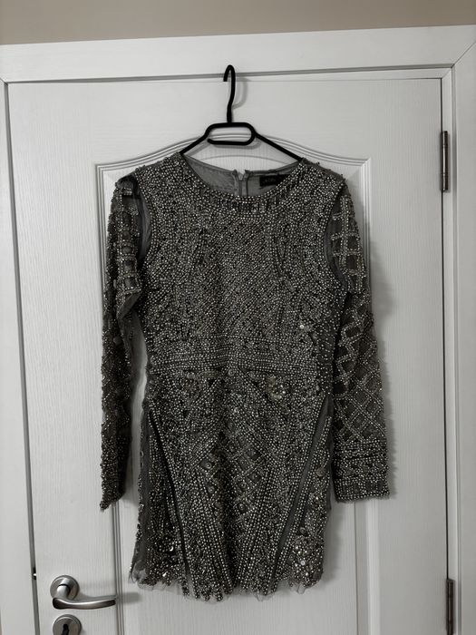 Рокля с камъчета