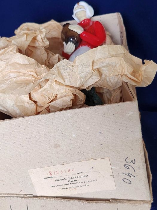 фигура на USA футболист цветно стъкло, невеляшка Шише и чашки-оригинал