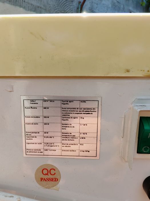 Dozator de apa cu compresor