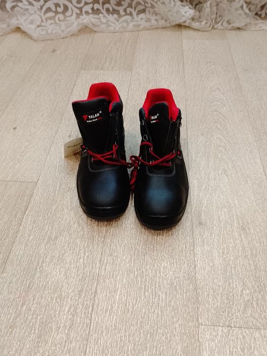 Продам рабочие ботинки