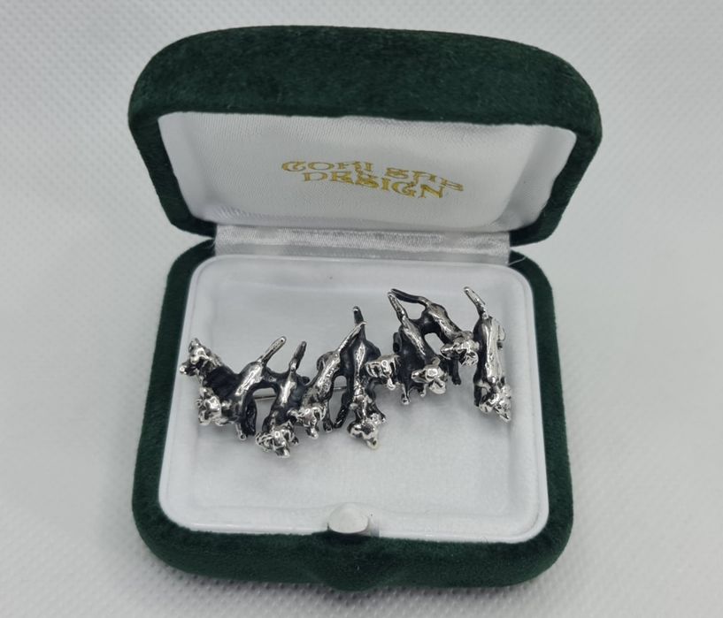 Podoabă de vânătoare din argint cu câini de vânătoare unicat