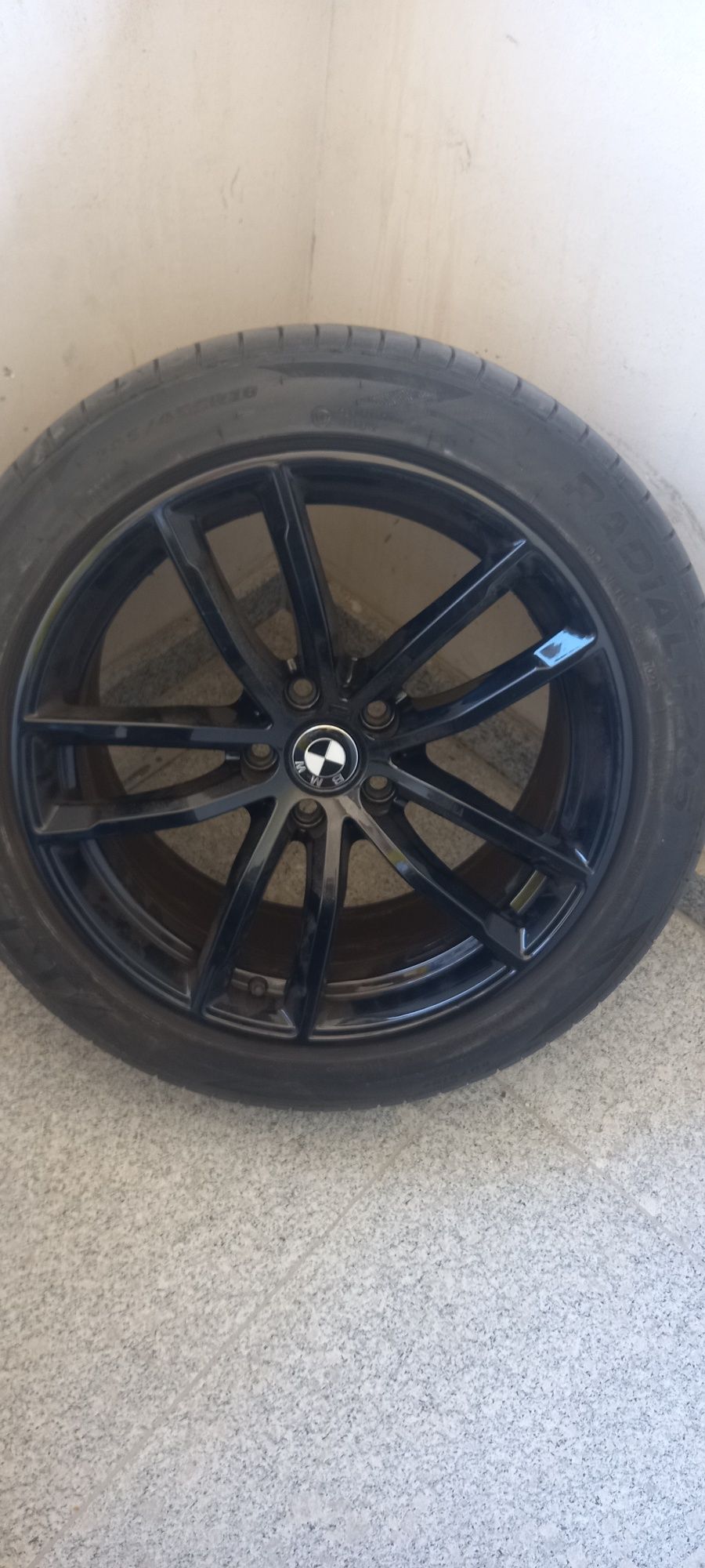 Vand un set de genti cu cauciucuri de la bmw seria 5 paket M2017